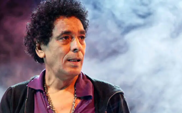 شاهدوا  ..  محمد منير يخرج عن صمته "أخيراً" بعد دخوله المستشفى و أنباء إصابته بالشلل
