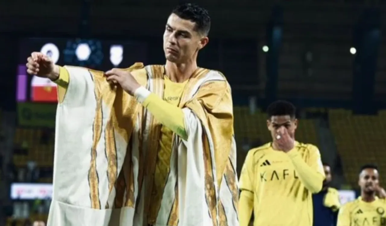 80 ألف ريال ثمن "بشت" كريستيانو رونالدو النادر