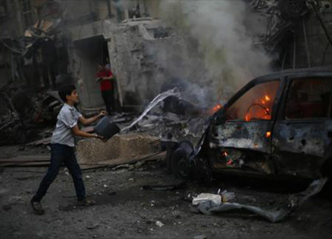 مقتل 11 وجرح 100 بقصف للنظام السوري على دوما  