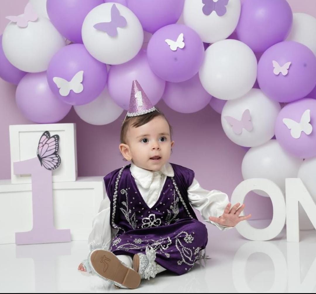 محمود الطيب وعائلته يهنئون الطفلة "قوت الفايز" بمناسبة عيد مبلادها