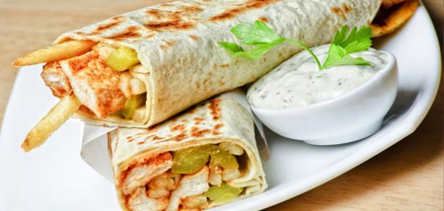 بالفيديو ..  اليكم طريقة تحضير شاورما الدجاج 