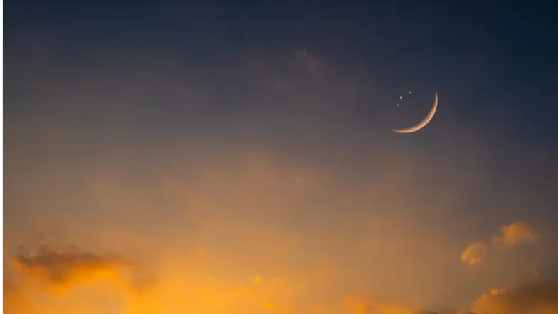 السعودية تستعد لتحري هلال العيد ..  ومركز الفلك: رؤيته مستحيلة