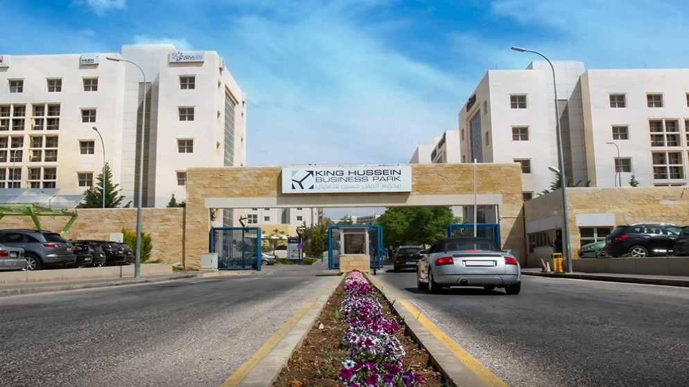 "مجمع الأعمال" يفرض رسوما على مواقف السيارات للموظفين والزوار