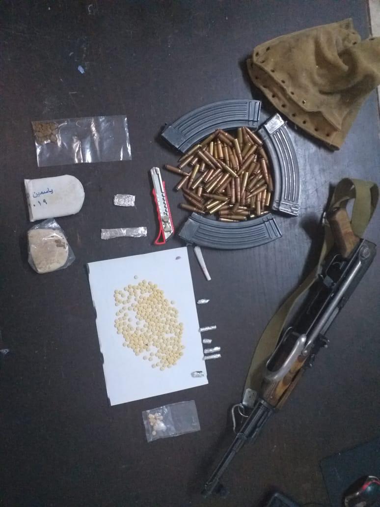 القبض على 4اشخاص من مروجي المواد المخدرة وضبط بحوزتهم كميات من المواد المخدرة في البادية الشمالية 