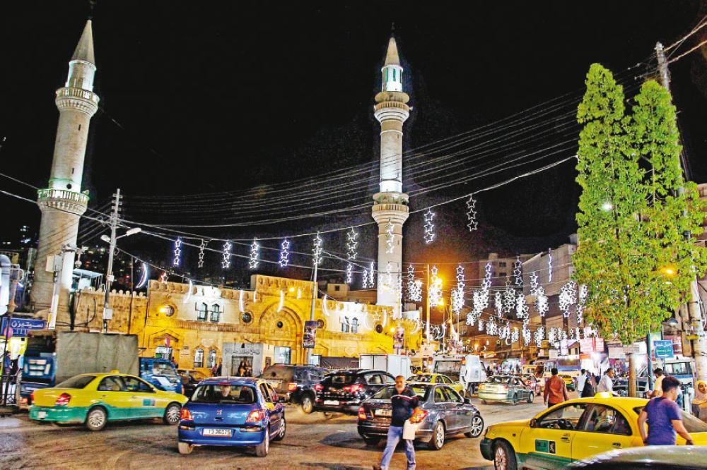 أجواء المسجد الحسيني في رمضان ..  تجمع أهل المدينة يعانق روحانيات المكان والشهر الكريم 