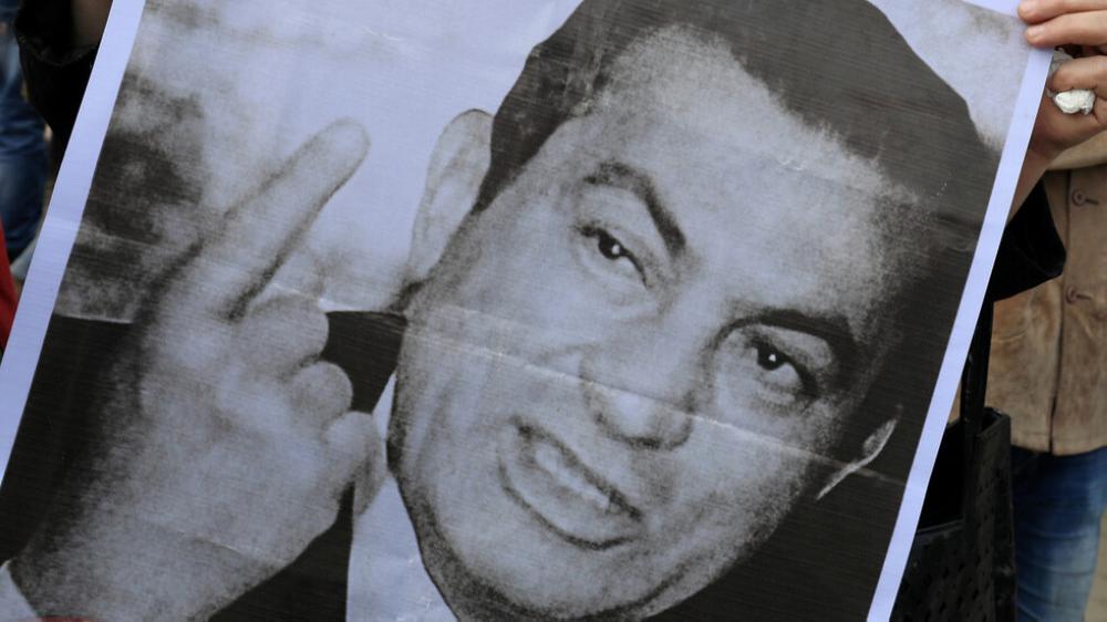 بالفيديو  ..  تعرفوا على قصة تدخل حسني مبارك لحصول محمود عبد العزيز على دور "رأفت الهجان"  ..  تفاصيل تكشف لأول مرة