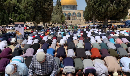 40 ألفا يؤدون صلاة الجمعة في المسجد الأقصى