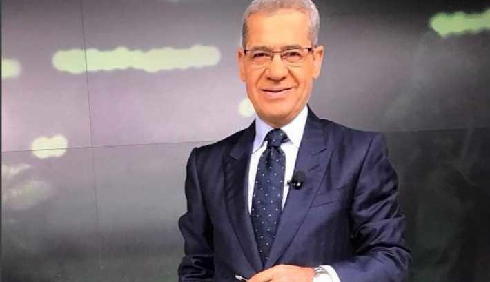 مصطفى الآغا يجري عملية جراحية بالدماغ