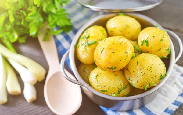 البطاطا الأبرز ..  6 أنواع من الخضروات والفواكه يمكن أن تحل محل الخبز