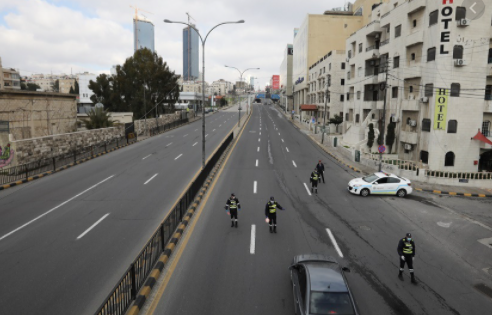 مركز الأزمات يعلن عن القطاعات و الإستثناءات من الحظر الشامل الممتد  حتى صباح السبت ..  تفاصيل