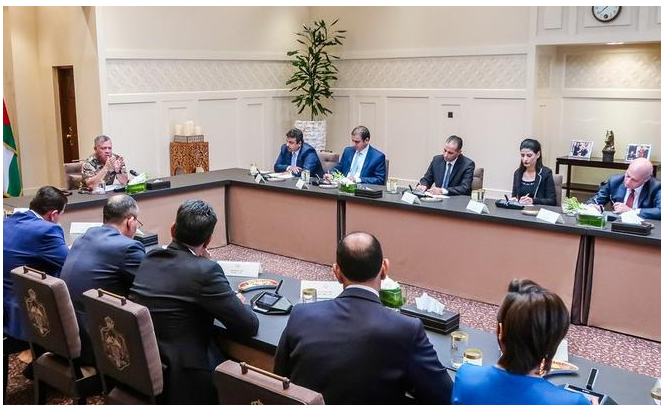 الملك: لا أحد أكبر من البلد ومن يتخاذل عن إنفاذ القانون مشكلته معي أنا