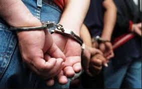 توقيف (8) اشخاص من ضمنهم ممرض بمستشفى خاص و موظفين بدوائر حكومية بتهمة  تزوير  أوراق رسمية