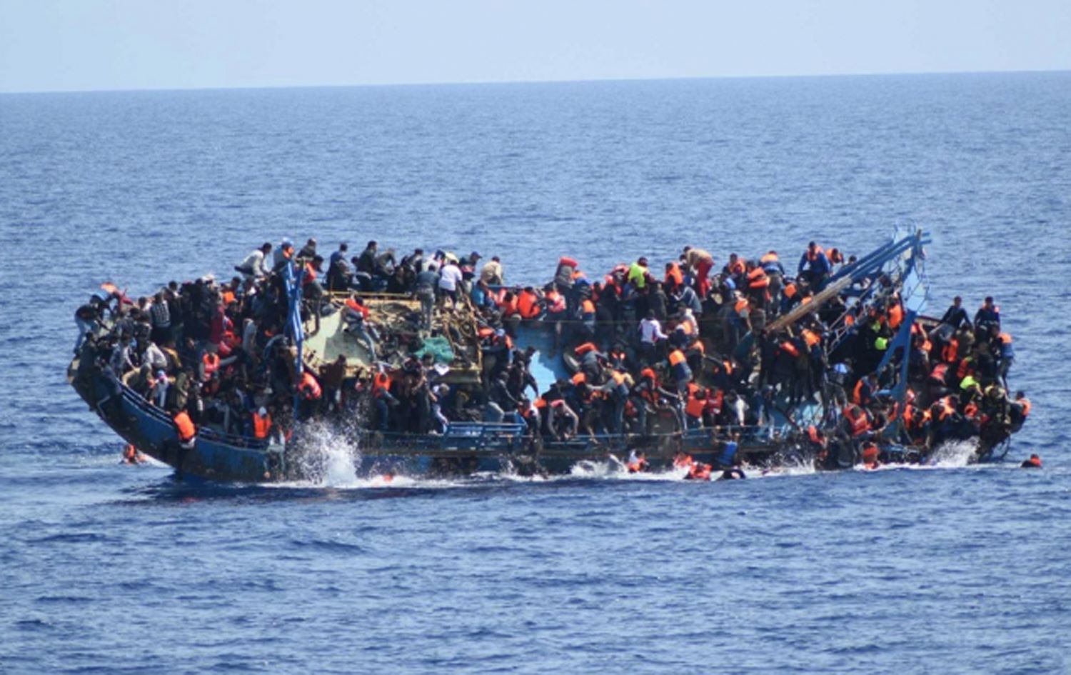 حادث مروع ..  انتشال جثث 7 مهاجرين في انقلاب قارب بالجزائر