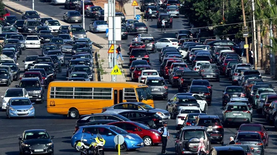 "فروقات غير مبررة" ..  عياش يطالب بمراجعة رسوم ترخيص المركبات 