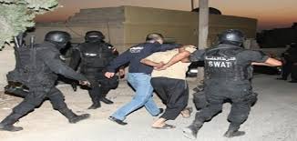 القبض على ٨ مطلوبين خلال حملة امنية في عمان 