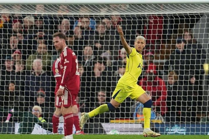 ليفربول يقع في فخ ضيفه توتنهام