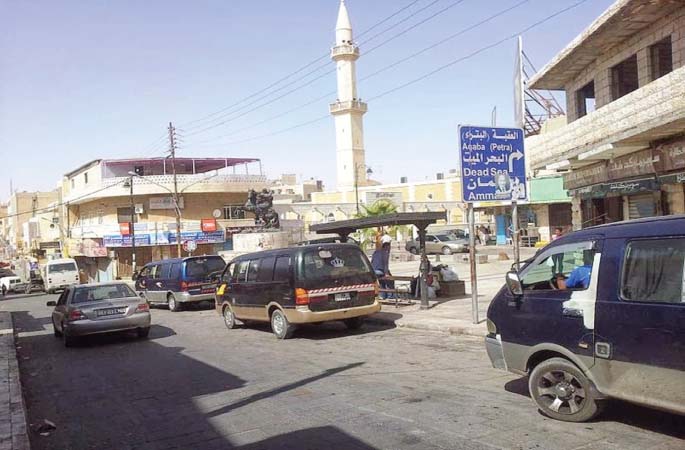 بلدية الكرك في غياب من صيانة الطرق وسوء خدمات البنية التحتية