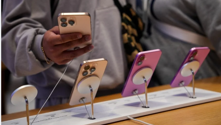 جديد أم بديل أم مستعمل؟ ..  حرف واحد فقط يكشف حقيقة جهازك آيفون