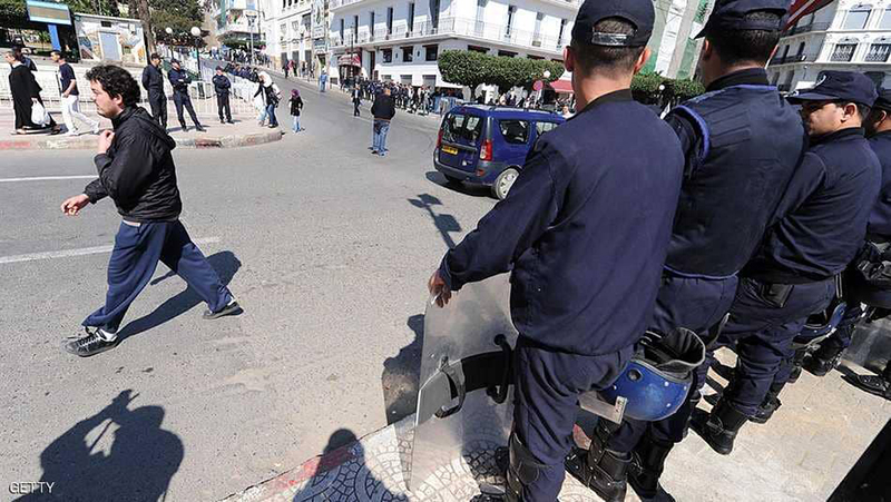 تفاصيل تعذيب وقتل طفلة ( 4 ) سنوات و والدتها تشاهدها بأعصاب باردة