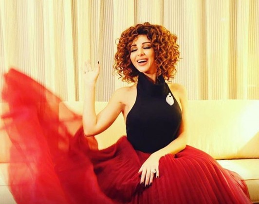 الفيديو .. ميريام فارس تعلّم مذيعة رقصتها الشهيرۃ 