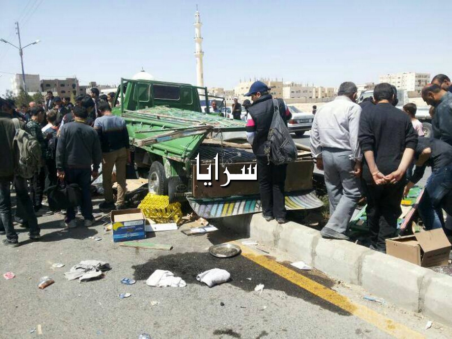 بالصور  ..   وفاة فتى جزائري و اصابة  شقيقه في حادث سير في معان