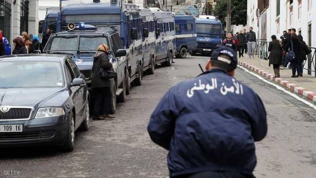 3 نساء "ينتقمن" من شاب بطريقة قاسية