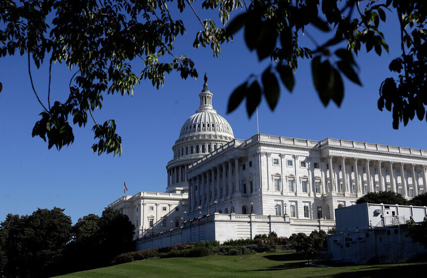 "رشها بمادة مجهولة" ..  نائبة أمريكية من أصول عربية تنجو من هجوم في مينيابوليس