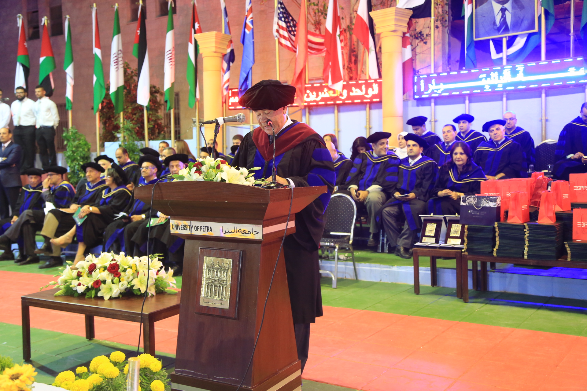 رئيس جامعة البترا يرعى حفل تخريج الفوج الحادي والعشرين من طلبة الجامعة