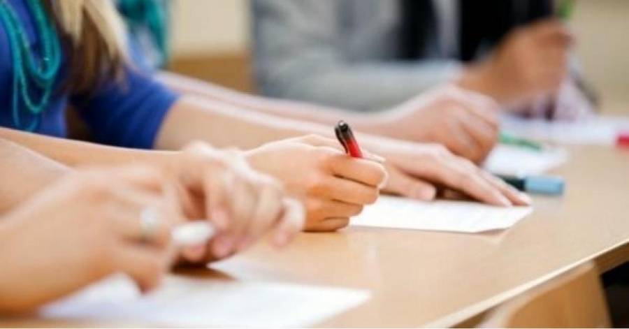 طلبة الشامل يشتكون من أسئلة خارج المنهاج في امتحان الدبلوم المتوسط