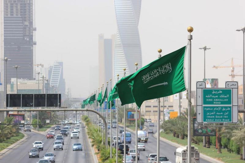 كم تبلغ رسوم تأشيرة الزيارة العائلية إلى السعودية؟