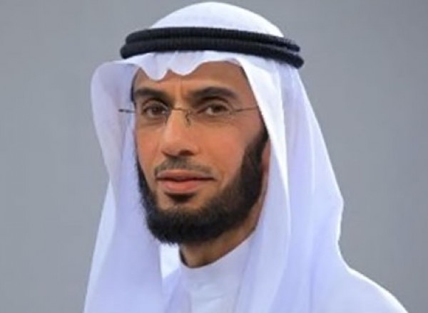 الداعية كويتي " محمد العوضي "  يهاجم هالة فاخر بعد قبولها بوس الرجال