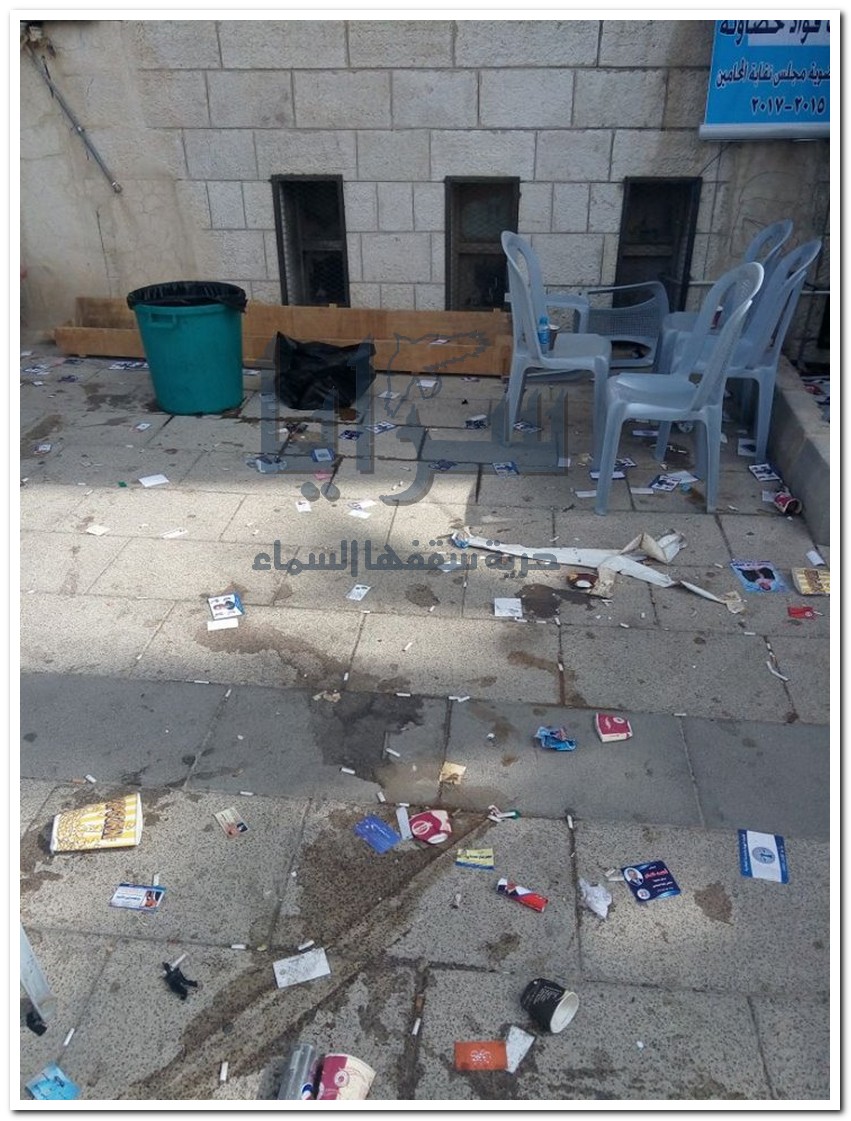 بالصور  ..  مجمع النقابات المهنية يمتلئ بالاوساخ و أكياس القمامة