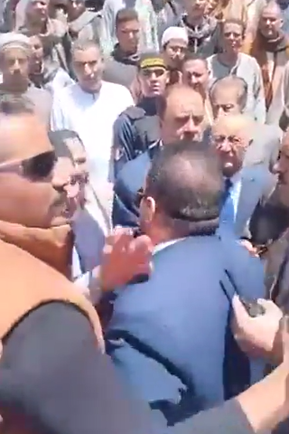 بالفيديو ..  ‏مشادة بين مسؤولين في مصر تفضي إلى إقالة أحدهما