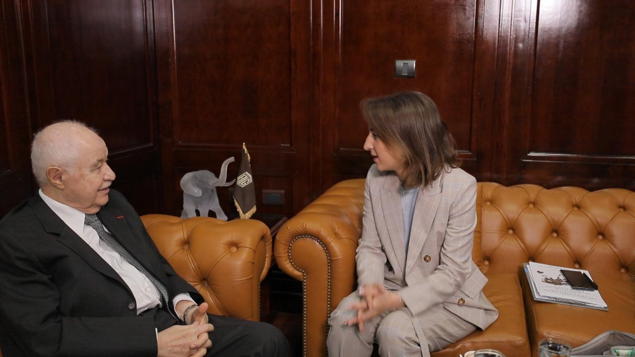 العالم إلى أين؟ ..  RT تطلق برنامجا مع طلال أبو غزالة