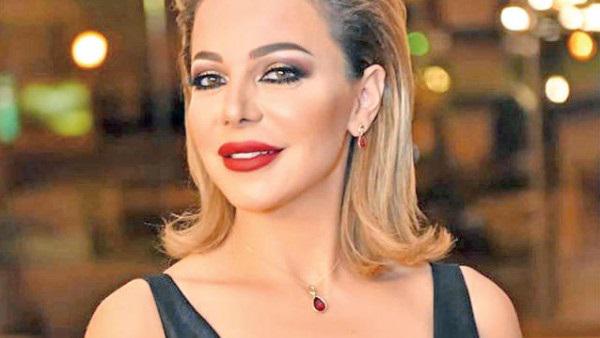سوزان نجم الدين تستعرض جمالها بإطلالة بالأبيض