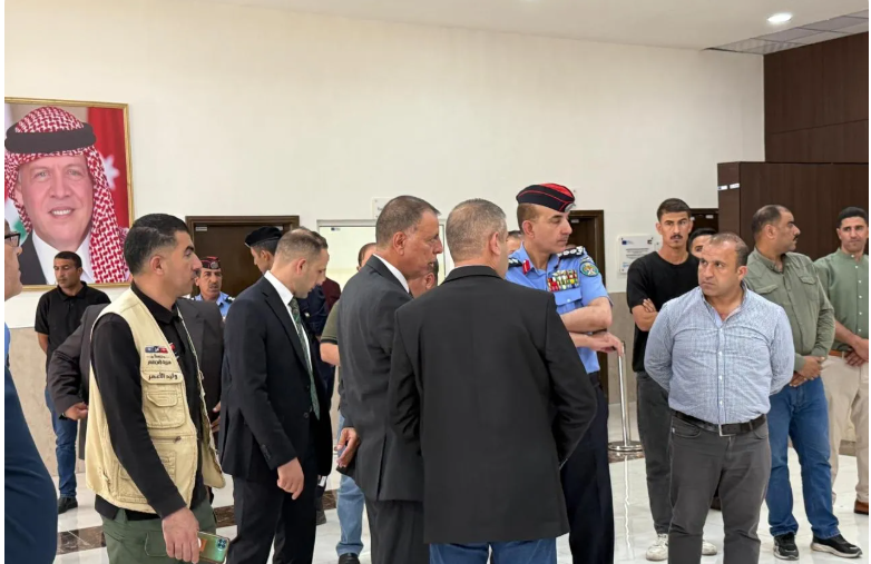 وزير الداخلية يستجيب لمناشدة الزميل الخالدي ويزور مركز حدود جابر لحل أزمة الانتظار  ..  فيديو 
