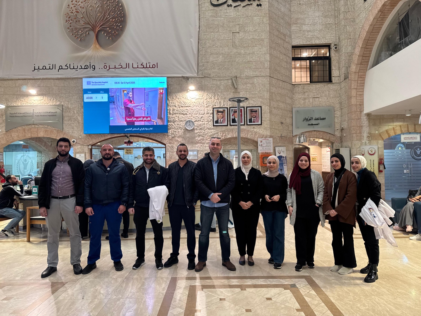 المستشفى التخصصي يقيم يوماً طبياً مجانياً في غور المزرعة بمحافظة الكرك بالتعاون مع مبادرة الطب العالمي ومتطوعين الاغوار داخل مدرسة طواحين السكر الثانوية للبنات