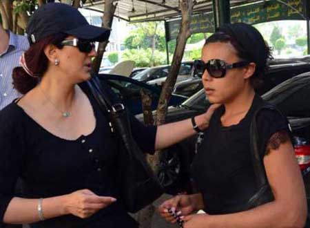 صور ..  الفنانون يشيعون جثمان المخرج مدحت السباعي