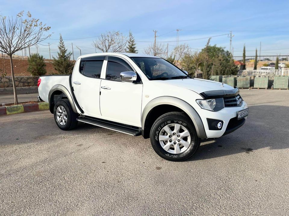 متسوبيشي L200 عالي فورويل موديل 2011