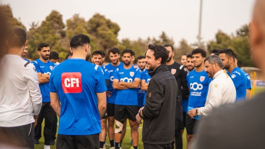 ولي العهد يتابع استعدادات نشامى المنتخب الوطني لمواجهة نظيره العُماني