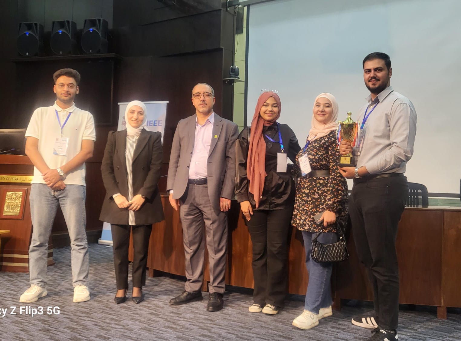 جامعة الزرقاء تشارك في هاكاثون الذكاء الاصطناعي 2025