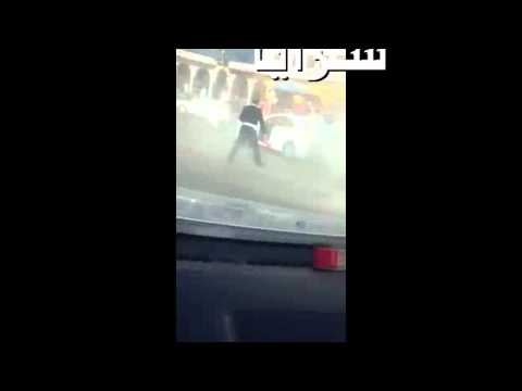 عشريني يحرق نفسه إحتجاجاً على مخالفة سير