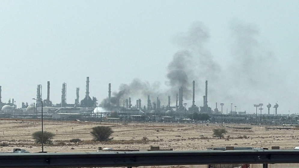 نيران ودخان قرب منشأة تابعة لأرامكو جنوبي الرياض