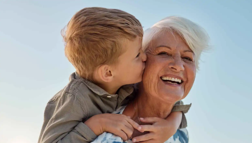 رغم الفوائد ..  رعاية الأحفاد تزيد خطر الاكتئاب  