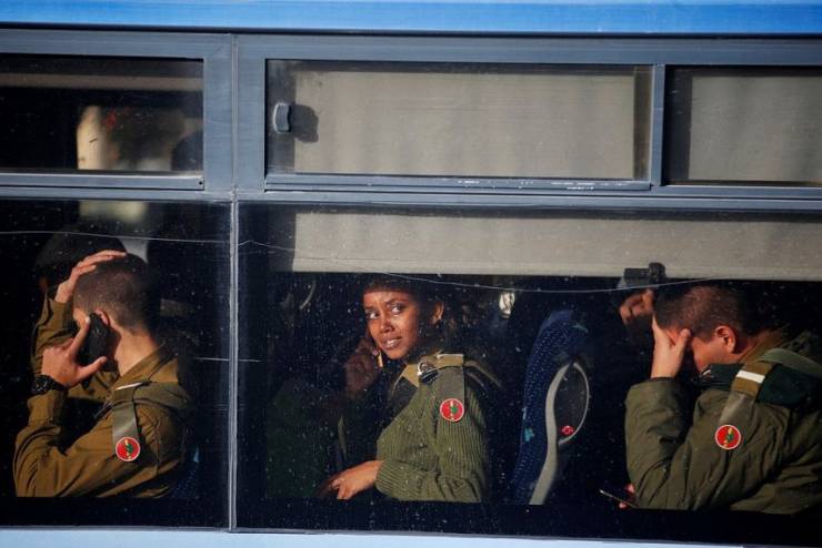 جيش الإحتلال يحقق بفرار جنوده من ساحة عملية القدس