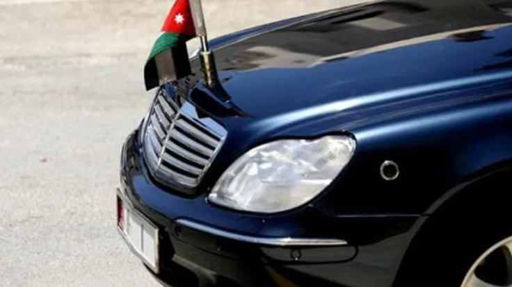 مطالبة باعتماد الترميز بالحرف العربي على لوحات سيارات الحكومة