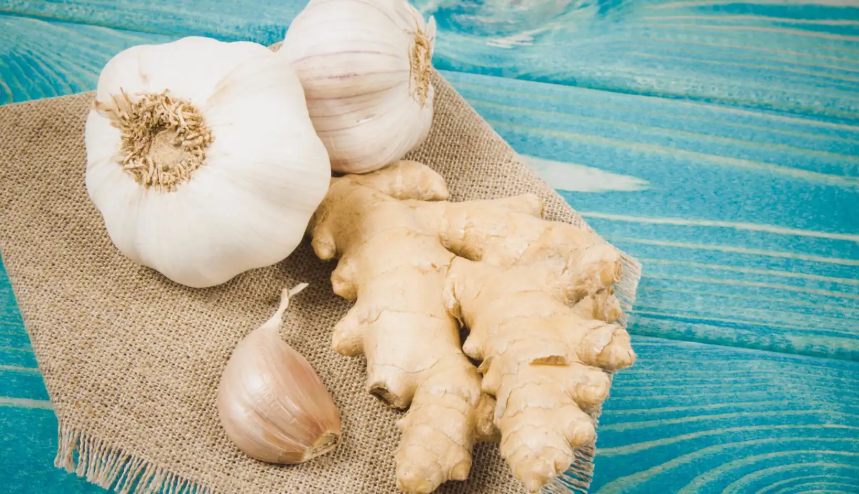 الثوم أم الزنجبيل ..  أيهما الأفضل لدعم مناعتك؟ 