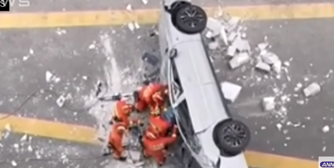بالفيديو ..  مقتل شخصين بحادث تحطم سيارة "نيو" الكهربائية التجريبية