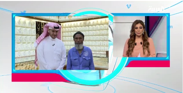 بالفيديو  ..  ماذا قال عامل النظافة الذي امطره السعوديون بأطقم الذهب؟