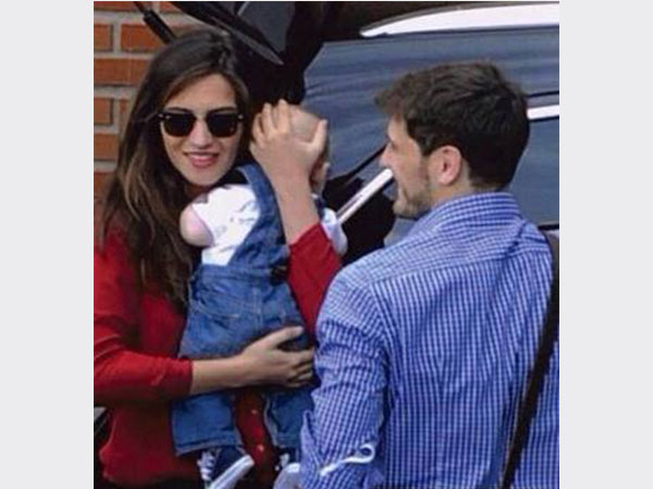 بالصور .. لماذا يخفي كاسياس وجه طفله عن الجميع؟